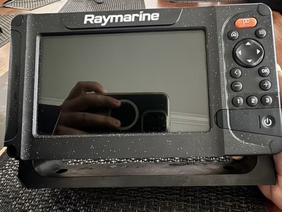 Raymarine Element  7 HV Chartplotter/Fishfinder - No Transducer