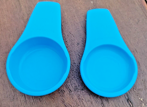 Tupperware Refrigerator Magnet Mini Measuring Spoons TBSP-TSP Salt Water Blue - Picture 1 of 6