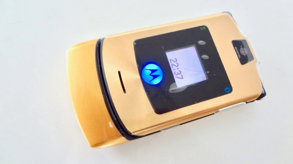 Cell Phone MOTOROLA RAZR RAZR V3i GOLD S. Edition UNLOCKED . AT&T T-MOBILE - Image 4 of 4