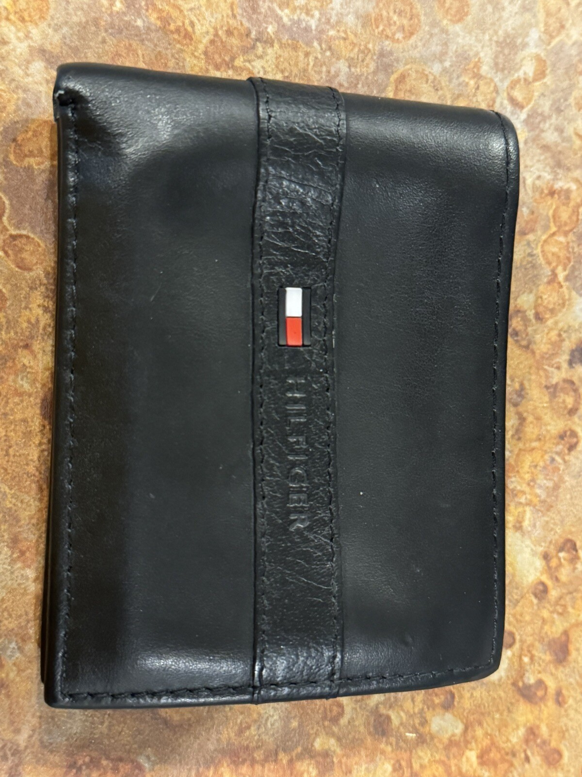 Tommy Hilfiger Men's Passcase Wallet with Removable ID Window - Minor Seam Rip-image