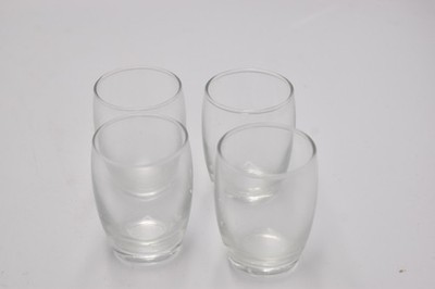Vintage 60er Jahre Schnapsgläser in Eierform abgerundete Gläser 7 cm Retro Barware x4