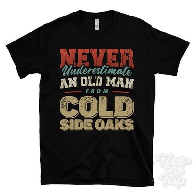 T-SHIRT UNTERSCHÄTZE NIEMALS EINEN ALTEN MANN AUS KALTEN SEITENEICHEN lustig Weihnachtsgeschenk