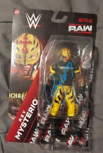 Rey Mysterio, Autograph WWE Metflix Raw Series Action Figure, BGS  BAS