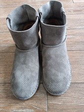 Ugg Women's Boots/Cray Size 8