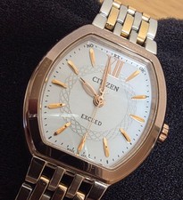Citizen Exceed Tonneau Funkuhr Solar Damenuhr H030-T016332