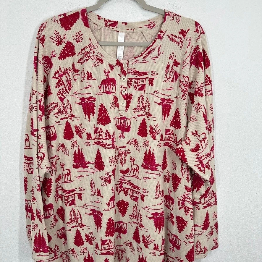 Женский пижамный топ Cacique 22/24 цвет красного оленя дерево зимняя сцена с длинным рукавом Henley - Изображение 3 из 4