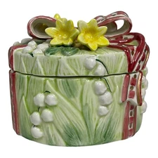 FITZ & FLOYD ROUND COVERED TRINKET DISH, GREEN WITH RED ORNATE 3D BOW & FLOWERS