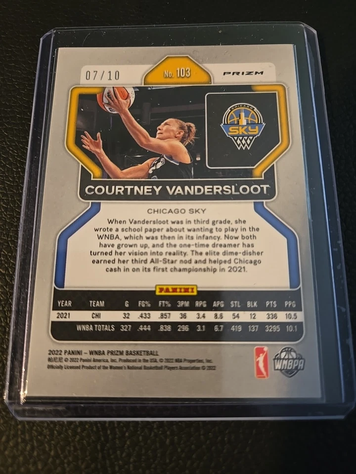 COURTNEY VANDERSLOOT 2022 PRIZM WNBA #103 Gold 7/10 Chicago Sky - Image 4 of 4