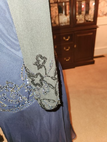 Xscape party dress w/scarf ,size 4,navy,beaded, EUC length 31,bust 36,waist 28 - Picture 12 of 12