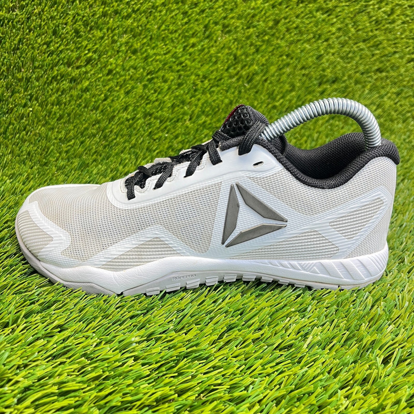 Reebok ROS Workout TR 2.0 Womens Size 7.5 Gray White Walking Shoes Sneakers thumbnail 3