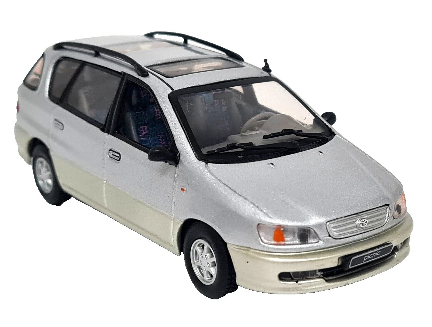 Современные литые машинки Vitesse Toyota