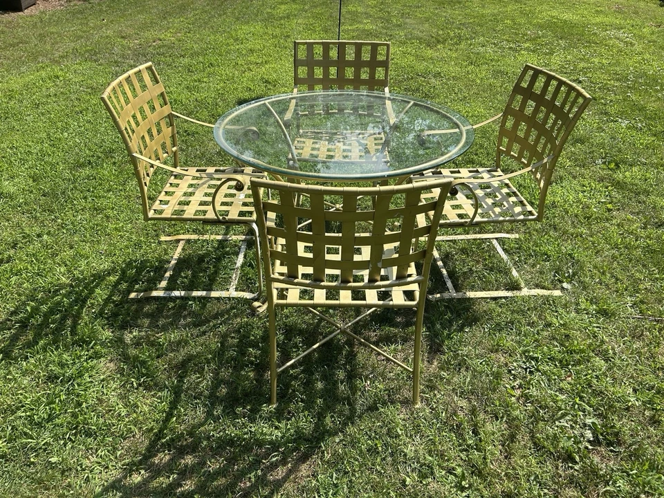 Hermoso Juego de Mesa y 4 Sillas Jordan Patio Marrón Hierro Forjado Vintage Foto 2 de 4