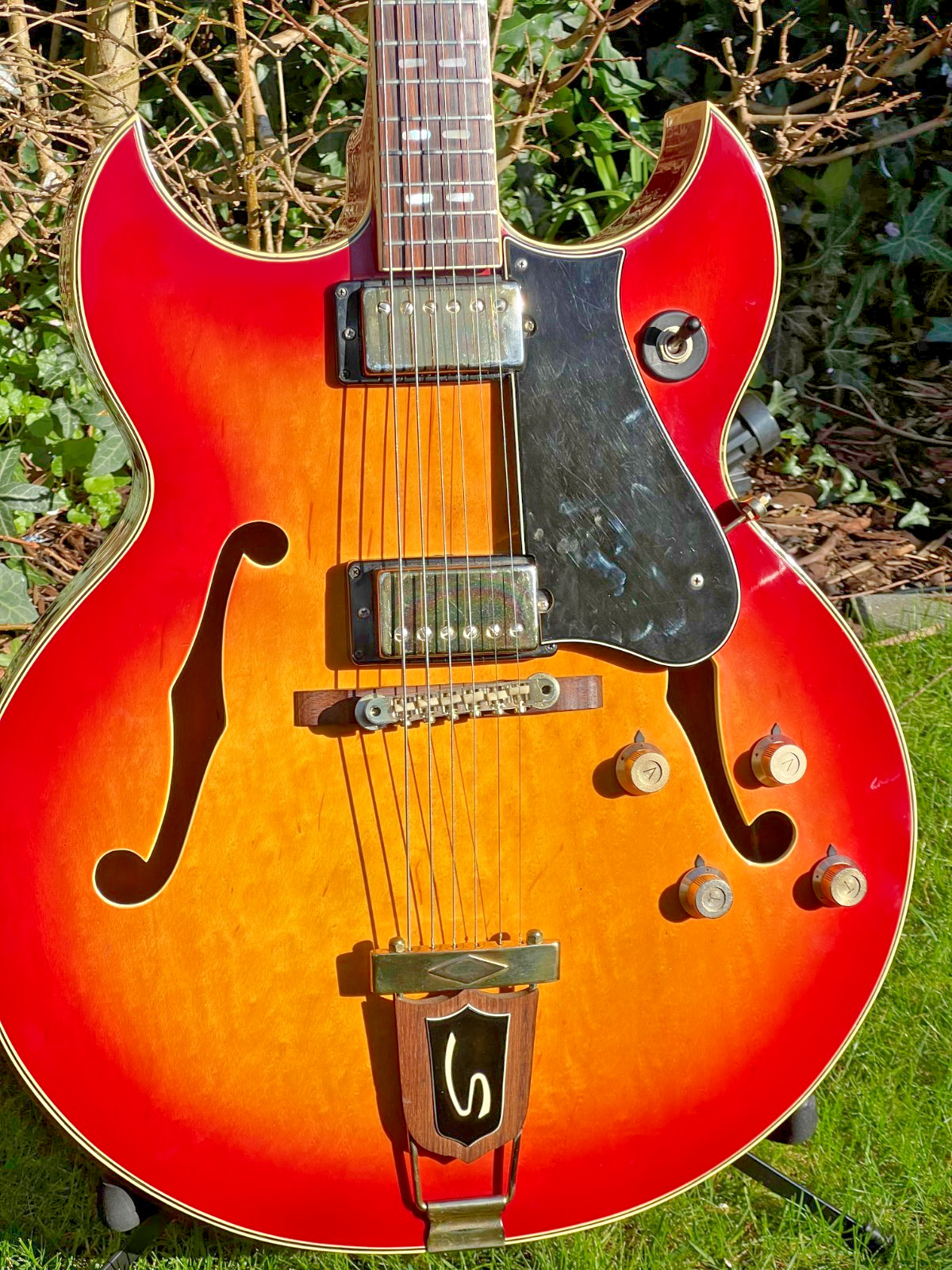 Shaftesbury Model 3264 (Barney Kessel)  Made in Japan late 60s early 70s