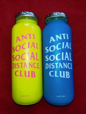 True Fruits Flasche 250 ml ANTI SOCIAL SOCIAL DISTANCE CLUB 2er Set blau Gelb 