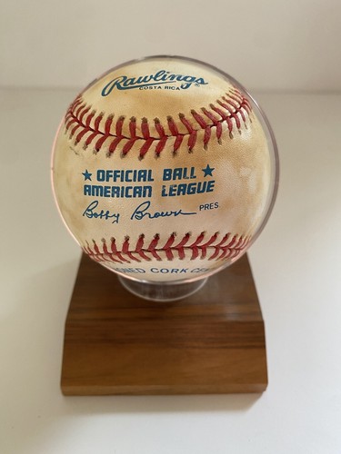 George Brett Autographed Baseball on Official Batting Practice Home Run Ball - Picture 2 of 2