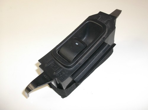 Subaru Legacy Phase 4 (03-06) RH Offside Rear Window Sub Switch (OE# 94263AG040) - Picture 3 of 9