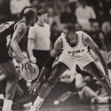Paul Pressey Vs. Terry Porter Press Photo, San Antonio Spurs, 1980's 8x10''