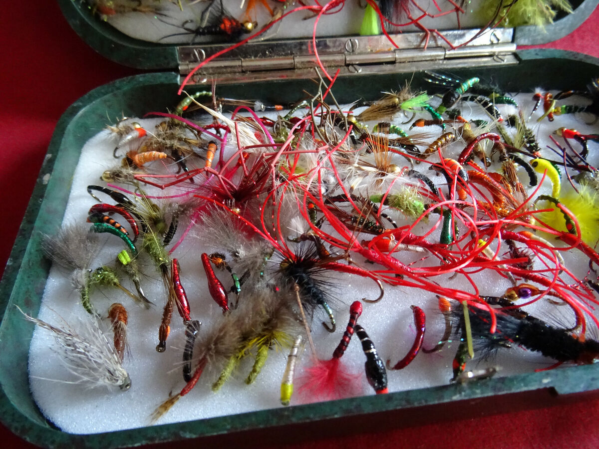 A GOOD MODERN HARDY NERODA DRYWET FLY BOX + COLLECTION OF A GOOD MODERN HARDY NERODA DRYWET FLY BOX + COLLECTION OF