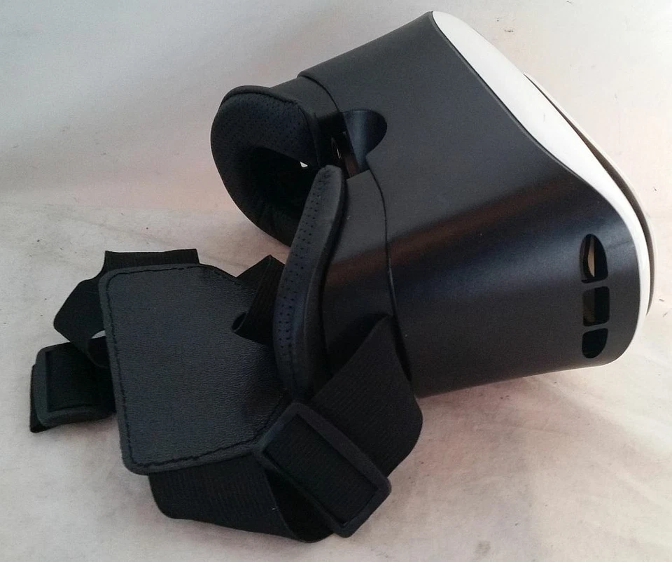 VR  Headset for smarphones White ONLY!!!  Used - Image 4 of 4