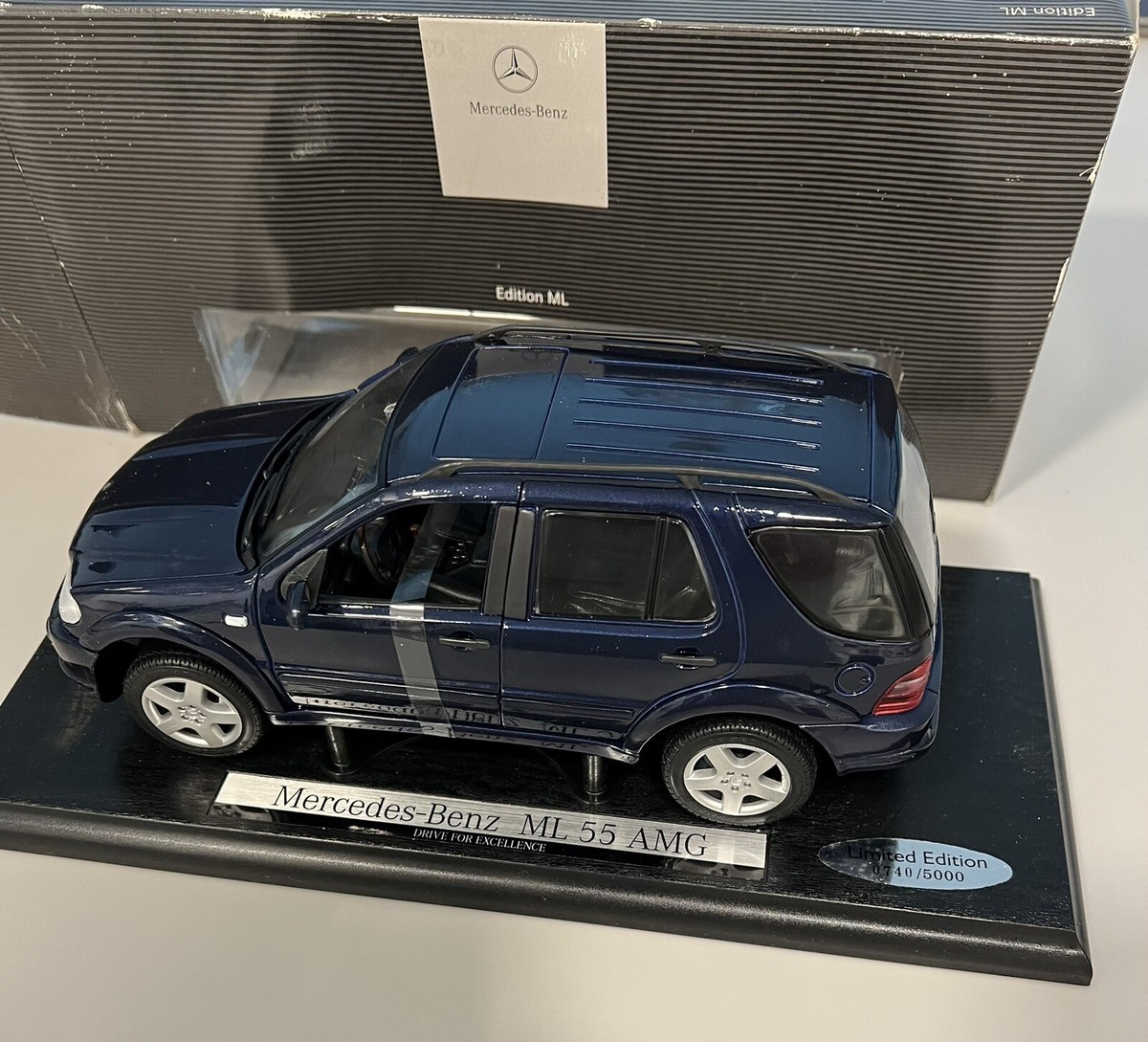 MAISTO MERCEDES BENZ ML55 AMG Blue 1:18 DIECAST CAR SPECIAL