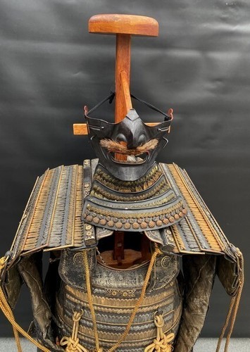 Edo - Meiji Ära tragbare japanische Samurai Rüstung Yoroi mit Holzkiste Mempo Kabuto - Bild 3 von 16