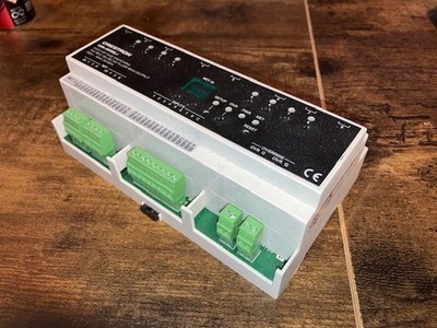 Crestron DIN-8SW8-I   8-Kanal Hutschienen-Schaltmodul