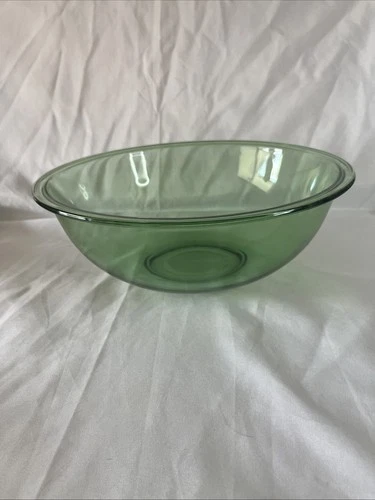 Vintage Pyrex 326 Green Tinted Mixing Bowl – Made in USA – 2.5–3 Qt