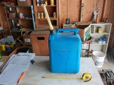 Vintage 5 Gallon Vented Kerosene Gas can Solid Lot 25-52