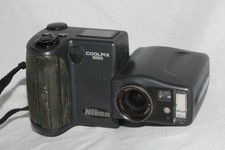 Nikon COOLPIX E990 990 digital camera powers up, takes and records pictures