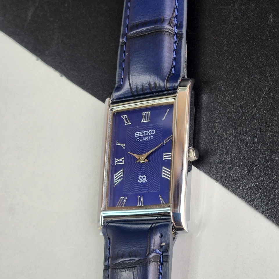 Vintage Seiko Slim Quartz Blue Face Gentlemen's Wrist Watch - FREE SHIPPING - Image 3 of 4
