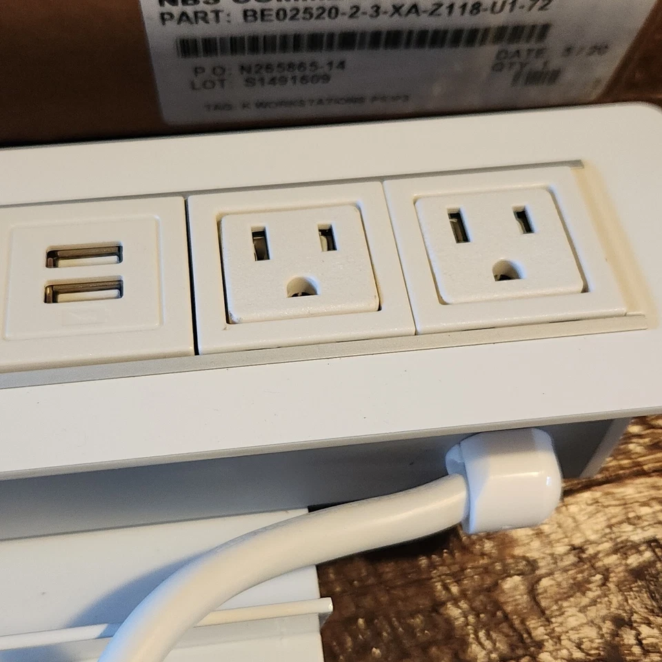 Tira de alimentación de distribución de montaje en borde de escritorio Byrne con USB y 2 tomas de corriente para computadora Foto 4 de 4