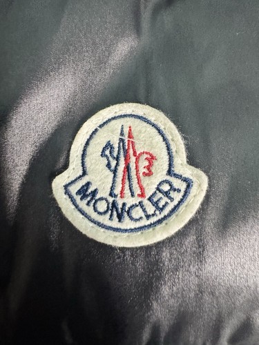 MONCLER BORMES HOODED DOWN VEST - Picture 7 of 7