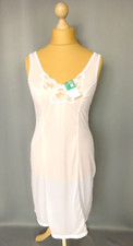 Combinaison fond de robe dentelle satiné neuve Taille M FR38 US6 UK10 EUR36