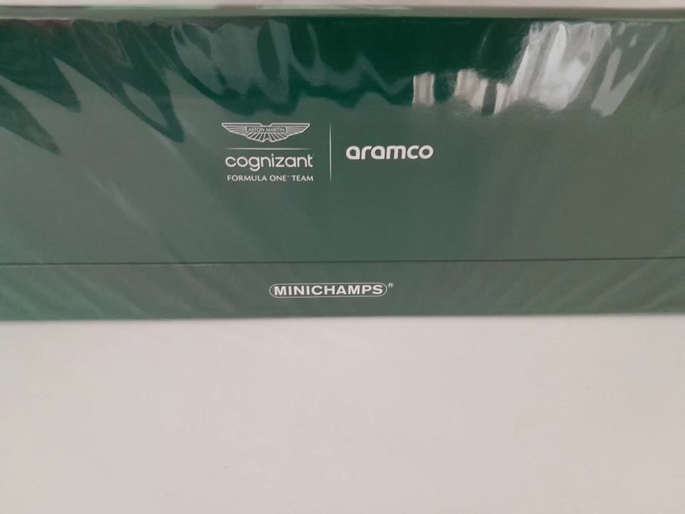 Minichamps 1:18 Aston Martin AMR22 Sebastian Vettel #5 Abu Dhabi 2022 LAST RACE! - Bild 4 von 4