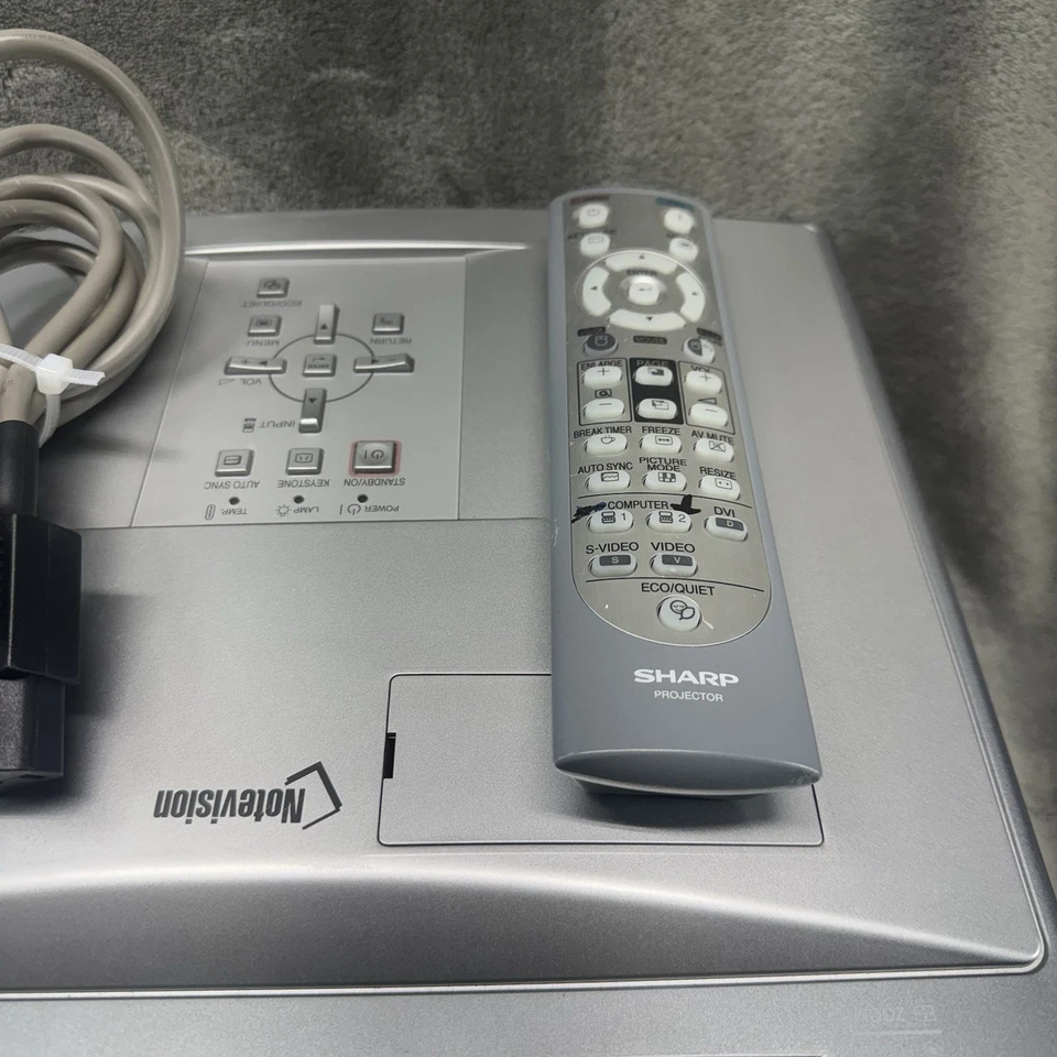 Sharp XG-C330X 3LCD Projector 3300 ANSI With Remote - Image 4 of 4