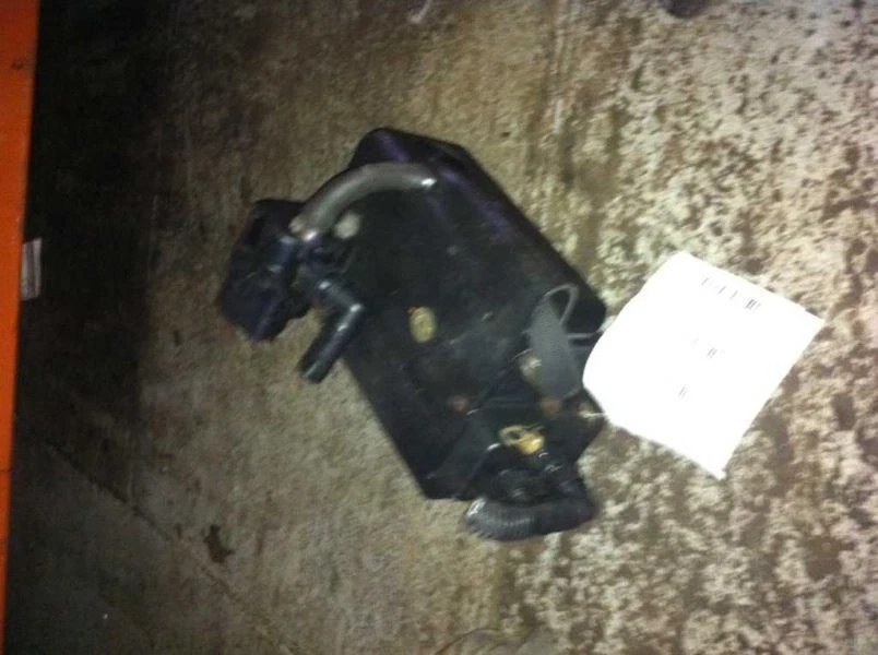 Bote de vapor de combustible Land Rover Freelander 02 2,5 litros 6 cilindros Foto 3 de 4