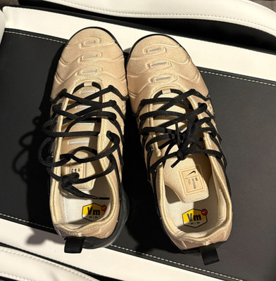 Nike Air VaporMax Plus Men's Low Top Lace-Up Sneakers Gold/Black