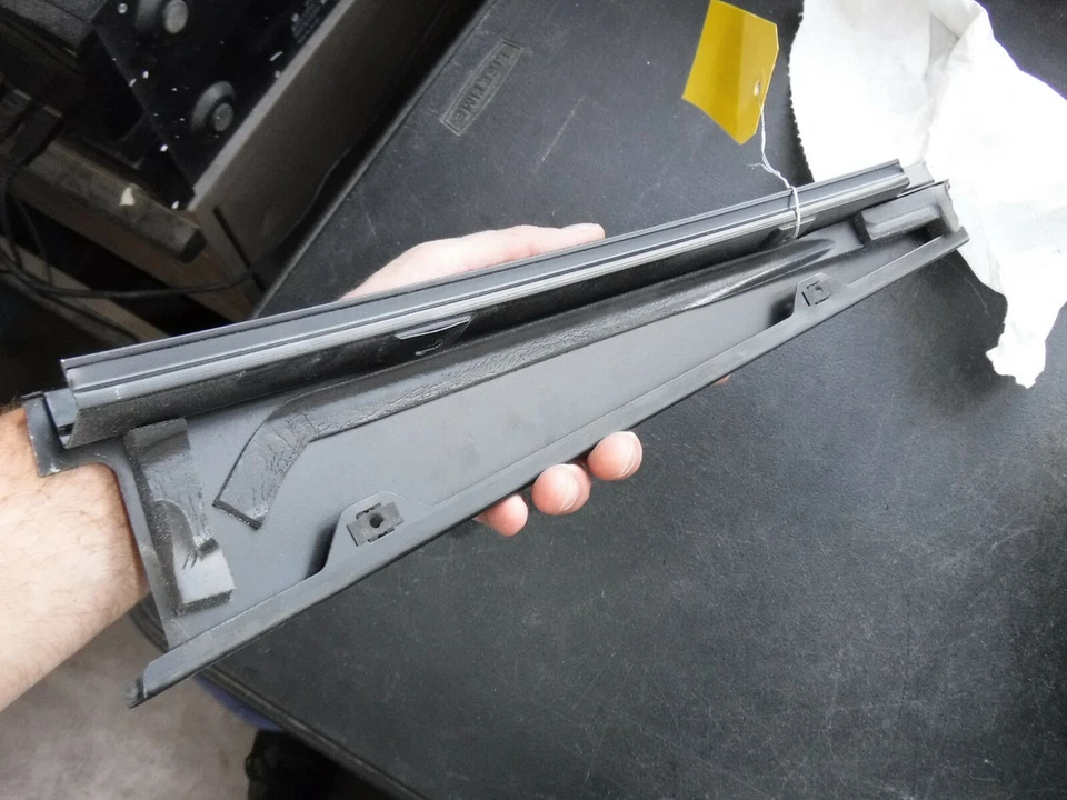 Aplique puerta trasera izquierda del conductor Saturn Aura 2007-2009 D24 Foto 4 de 4