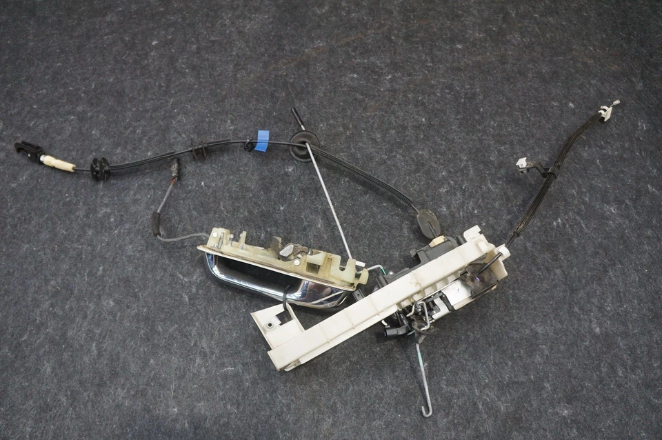 Manija de puerta delantera izquierda y cerradura de pestillo OEM JC3B2522401 Ford F350 Super Duty 17-22 Foto 4 de 4