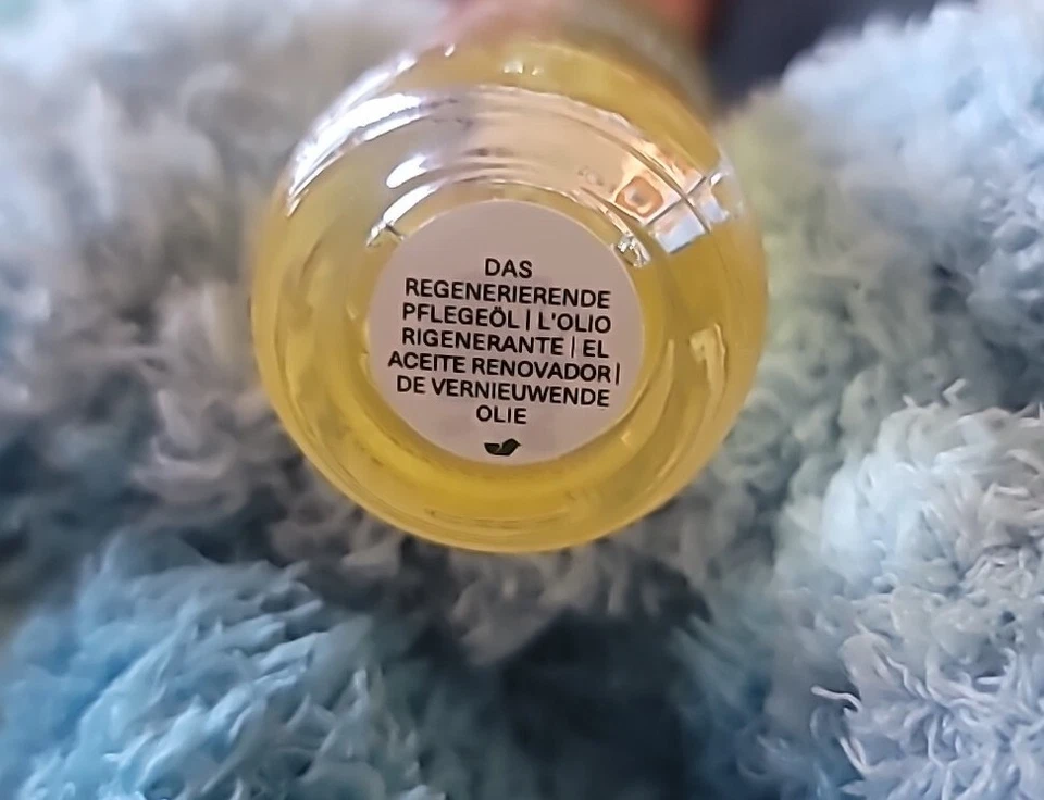 La Mer The Renewal 1 Oz Day Care Oil - Image 3 of 3