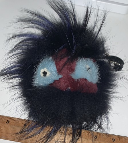 Fendi Bug Monster Charm Pom Pom Raro y fabuloso! Bolsa de piel Charm Kooky - Imagen 11 de 11