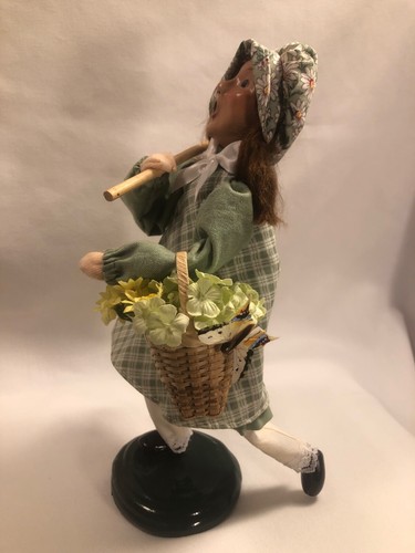 Byers Choice~ Caroler Spring Girl With Flower Basket~ “2004” Figure - Bild 2 von 7