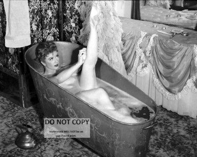 AMANDA BLAKE ''MISS KITTY'' IN ''GUNSMOKE'' - 8X10 PUBLICITY PHOTO (AB-672)
