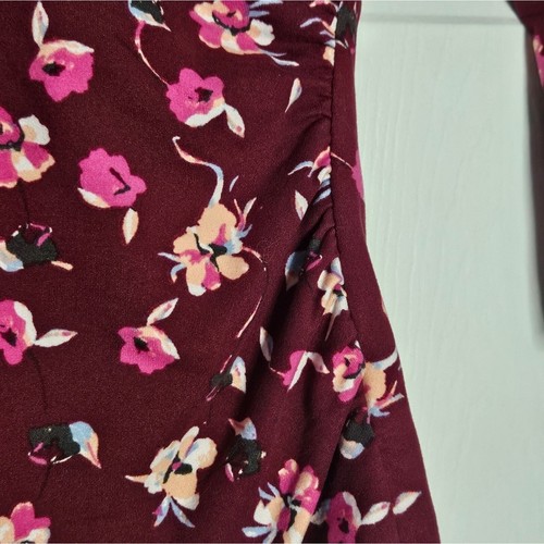 Candie's burgandy floral v-neck top size XS - Picture 3 of 5