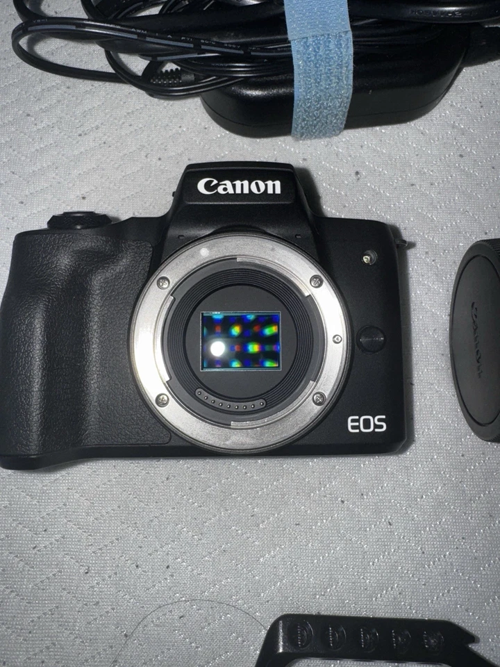 Cámara digital Canon EOS M50 sin espejo 24,1 MP con Sigma 17-50 mm f/2,8 Foto 2 de 4