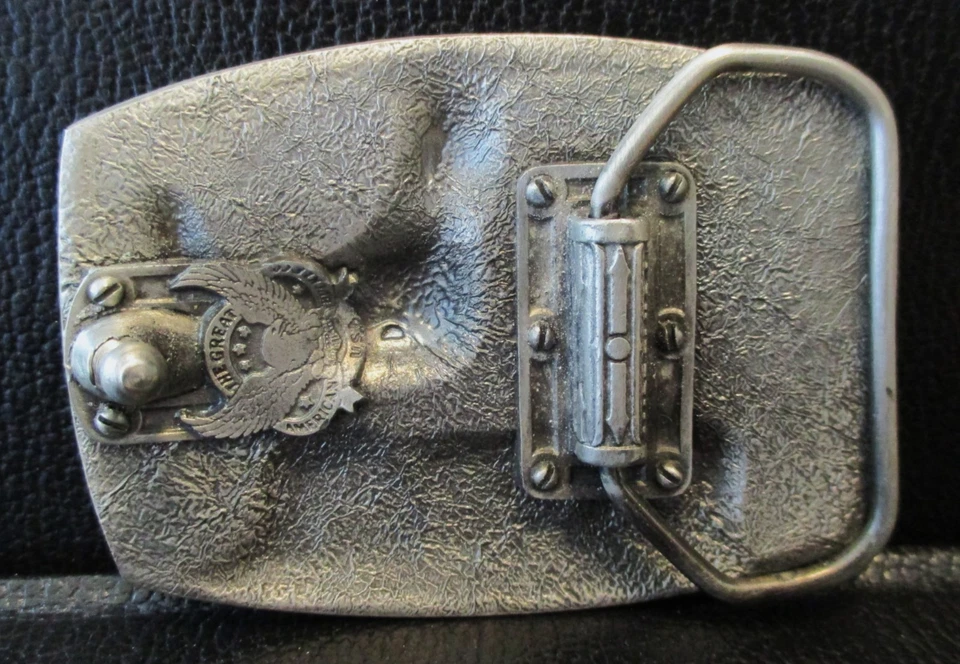 1930-1976 Blanco Oliver 70 Tractor Peltre y Esmalte Hebilla de Cinturón Logotipo de Marca Foto 2 de 2