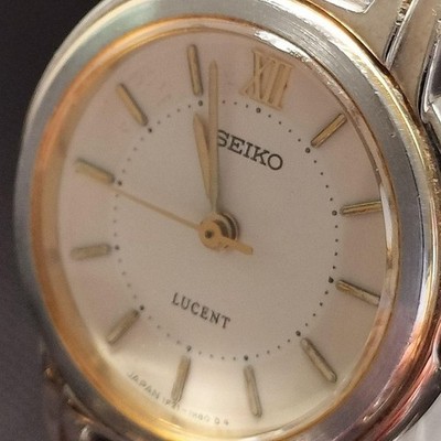 Seiko Lucent 1F21-0K70 Damenuhr weißes Zifferblatt wasserdicht