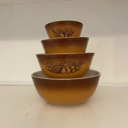 VINTAGE PYREX OLD ORCHARD MIXING BOWLS NESTING 401 - 404 - SET OF 4