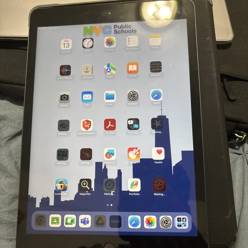 Apple iPad 7.ª generación 32 GB negro plateado bloqueado escolar Foto 4 de 4