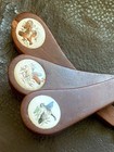 SET OF 3 VTG SHEFFIELD ENGLAND STEAK KNIFES W READ WOOD & CERAMIC DESIGNED BT•￼ — photo 2
